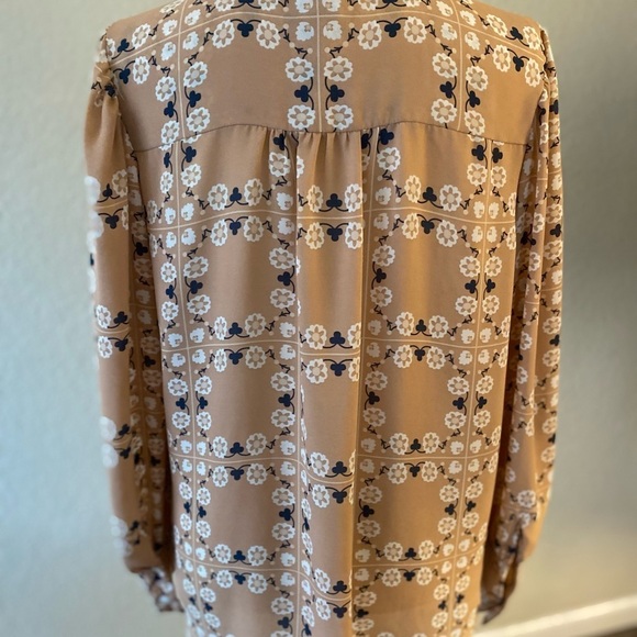 Ann Taylor Factory Button Front Blush, Cream and Navy Floral Blouse S EUC - Picture 4 of 5